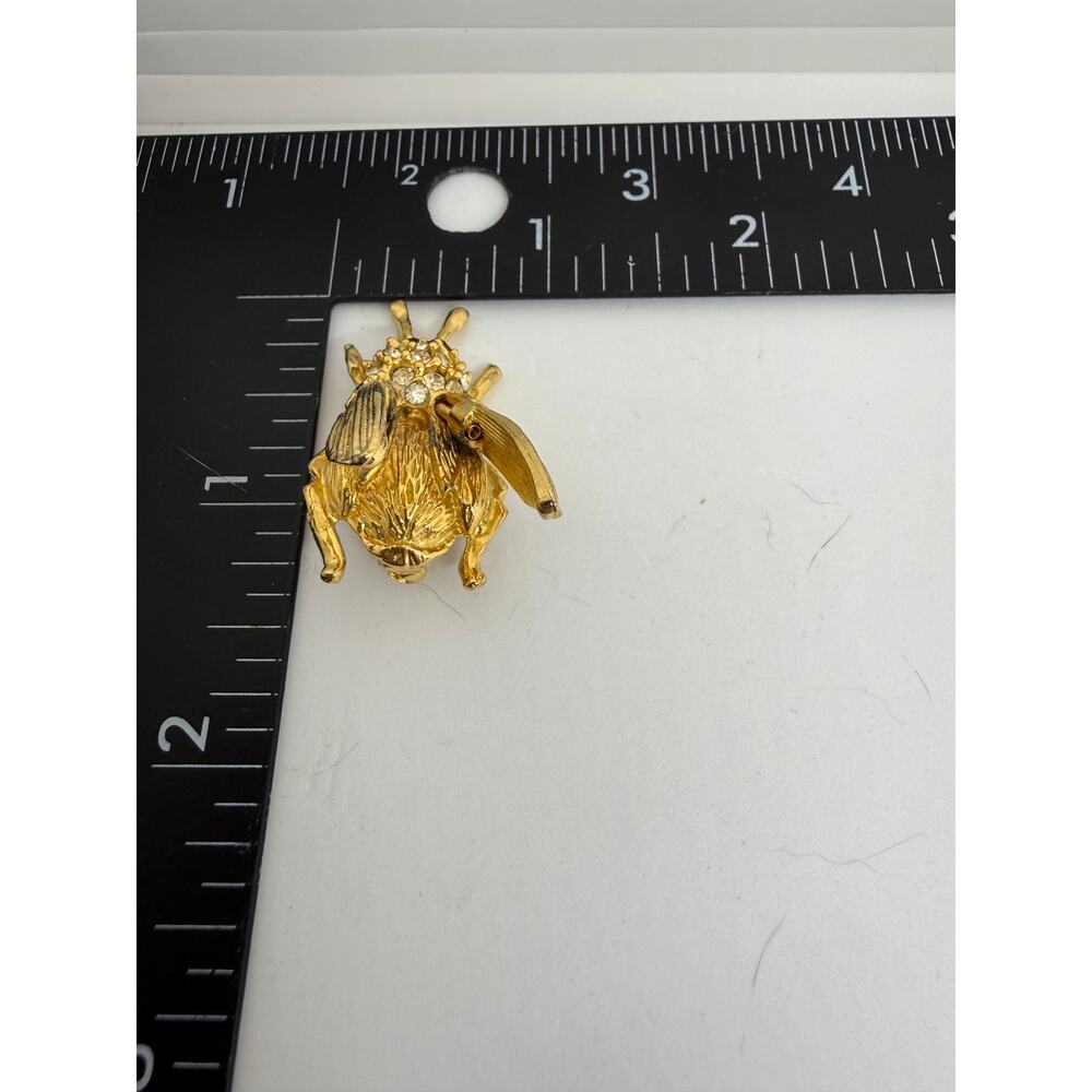 VINTAGE Fly Brooch Gold Tone Rhinestones Green Eyes Movable Wings Insect Jewelry - Picture 3 of 13
